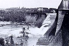 Zerborstener Staudamm