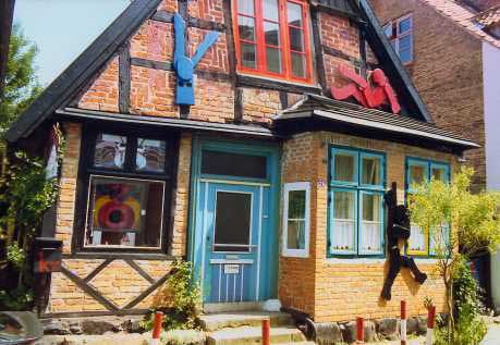 ********das KÜNSTLER-HAUS*********** WERK statt gaLerie mitten in der altstadt von eckernförde gudewerdtstr.21> > > hier treten sie ein ((-:=