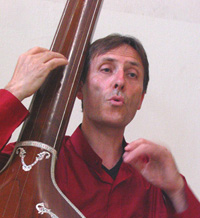Lothar Berger mit Tambura