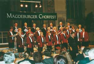 Der Roland-Chor beim Magdeburger Chorfest 2000 in der Johanniskirche